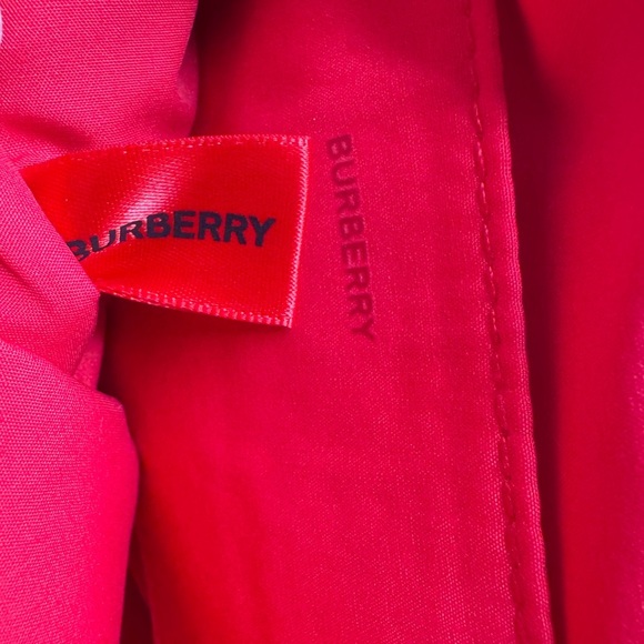 Burberry Vibrant Red Zipper Pouch/wristlet + Burberry Camera Pin- GWP bundle - Picture 4 of 9
